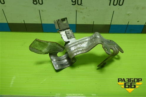 Кронштейн воздушного фильтра правый (A2761401540) для Mercedes Benz ML-Klass W166 c 2011г
