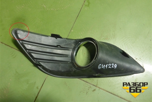 Накладка ПТФ правая (8M5119952AE) для Ford Focus 2 с 2008-2011г