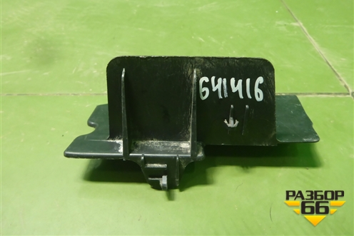 Дефлектор радиатора правый (5328752010) для Toyota Yaris с 2005-2011г