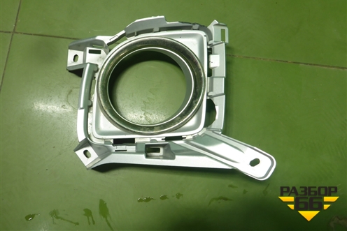 Накладка ПТФ левая (после 2012г до 2015г) (5204060070) для Toyota Land Cruiser (200) с 2008г