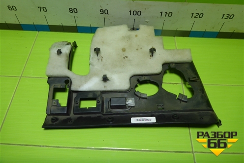Накладка на торпедо (левая) (A1646809117) для Mercedes Benz ML-Klass W164 c 2005-2011г