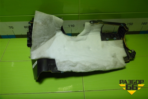 Накладка на торпедо (левая под рулём) (A1646802387) для Mercedes Benz ML-Klass W164 c 2005-2011г