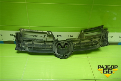 Решетка радиатора для Volkswagen Golf V с 2003-2009г