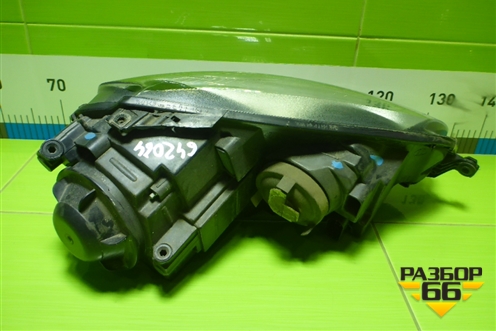 Фара левая (галоген) (20A318B52B) для Volkswagen Golf V с 2003-2009г
