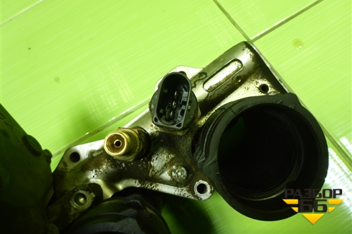 Рейка топливная рампа (2.0л BLY) (06D133209T) для Volkswagen Golf V с 2003-2009г