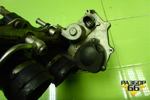 Рейка топливная рампа (2.0л BLY) (06D133209T) для Volkswagen Golf V с 2003-2009г