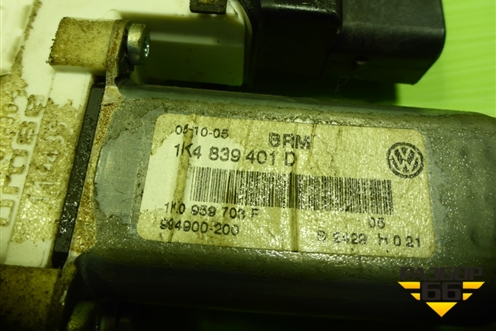 Моторчик стеклоподъёмника задний правый (1K4839401D) для Volkswagen Golf V с 2003-2009г