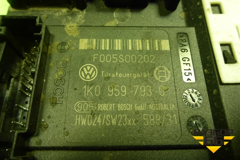 Моторчик стеклоподъёмника передний левый (1K0959793G) для Volkswagen Golf V с 2003-2009г