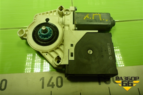 Моторчик стеклоподъёмника передний правый (1K0959792G) для Volkswagen Golf V с 2003-2009г