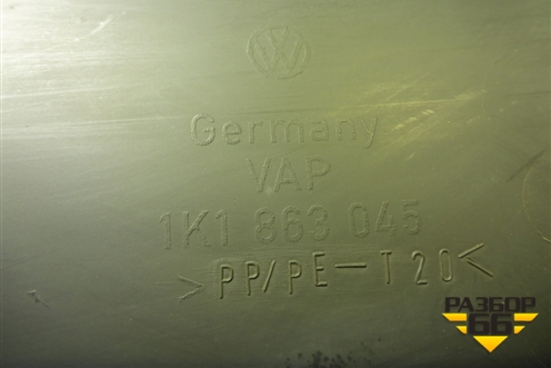 Накладка внутренняя (на консоль левая) (1K1863045) для Volkswagen Golf V с 2003-2009г