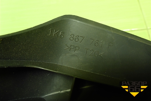 Держатель задней полки левый (1K6867761P) для Volkswagen Golf V с 2003-2009г