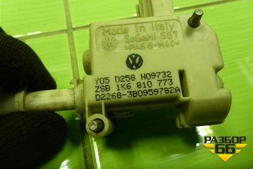 Активатор лючка бензобака (1K6810773) для Volkswagen Golf V с 2003-2009г