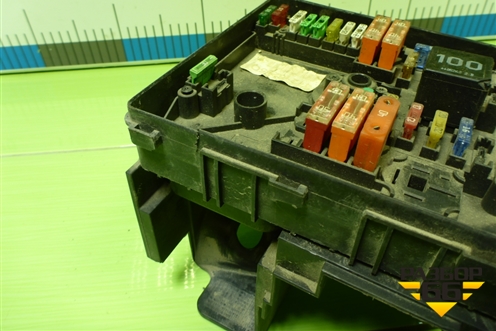 Блок предохранителей подкапотный (1K0937125) для Volkswagen Golf V с 2003-2009г