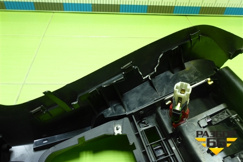 Консоль (1K0863243A) для Volkswagen Golf V с 2003-2009г