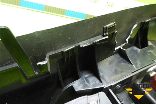 Консоль (1K0863243A) для Volkswagen Golf V с 2003-2009г