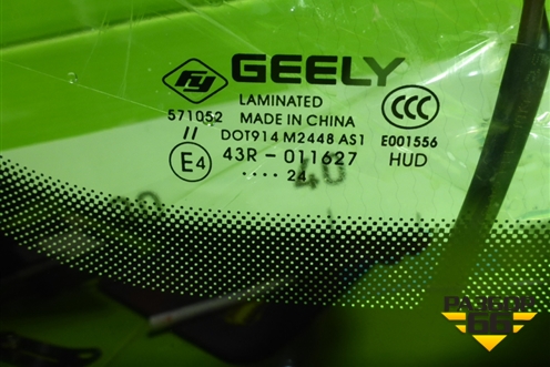 Стекло лобовое (с обогревом под датчик дождя) для Geely Monjaro с 2021г