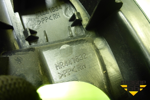 Накладка двери передней правой уголок (MR441632) для Mitsubishi Lancer-9  с 2003-2008г