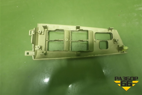 Накладка двери передней правой (правый руль) (7423112430) для Toyota Corolla (E12) с 2001-2007г