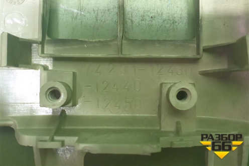 Накладка двери передней правой (правый руль) (7423112430) для Toyota Corolla (E12) с 2001-2007г