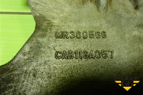Кронштейн компрессора кондиционера (MR360566) для Mitsubishi Lancer-9  с 2003-2008г