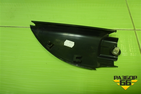 Накладка двери передней левой уголок (6RU837973) для Volkswagen Polo (седан) с 2010г