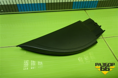 Накладка двери передней правой уголок (6RU837974) для Volkswagen Polo (седан) с 2010г