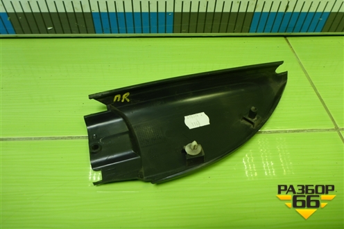Накладка двери передней правой уголок (6RU837974) для Volkswagen Polo (седан) с 2010г