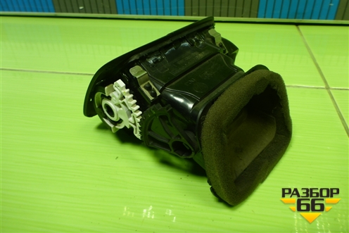 Дефлектор воздушный левый (6R0819703) для Volkswagen Polo (седан) с 2010г