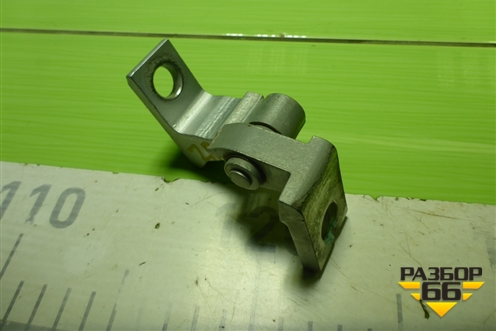 Петля двери задней правой нижняя (7N0831402) для Volkswagen Polo (седан) с 2010г