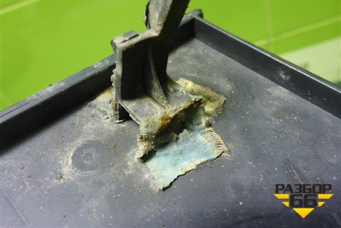 Заглушка решетки радиатора  (правая верхняя) (82266441) для Volvo TRUCK FM с 2001-2013г (ФМ)