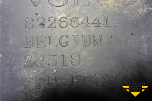 Заглушка решетки радиатора  (правая верхняя) (82266441) для Volvo TRUCK FM с 2001-2013г (ФМ)