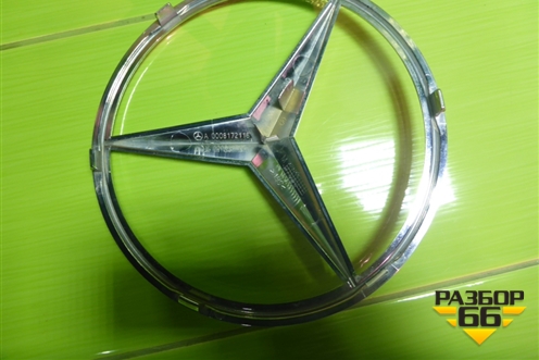 Эмблема в решетку радиатора (A0008172116) для Mercedes Benz GLC-Klass X253  с 2015г