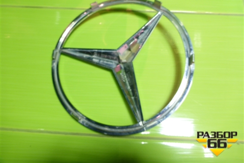 Эмблема в решетку радиатора (A0008172116) для Mercedes Benz GLC-Klass X253  с 2015г