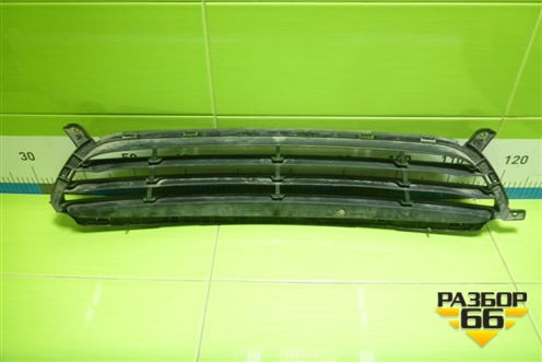 Решетка в передний бампер центральная (865611R000) для Hyundai Solaris с 2010-2016г
