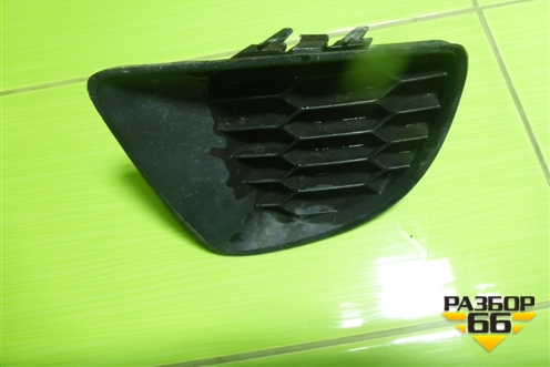 Решетка в передний бампер правая (D65150C11) для Mazda Mazda 2 (DE) с 2007г