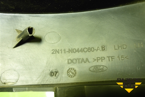 Накладка на торпедо (боковая левая) (2N11N044C60AB) для Ford Fusion с 2002г