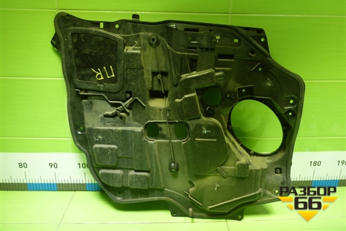 Панель внутренняя двери передней правой (С235897X) для Mazda Mazda 5 с 2005-2010г