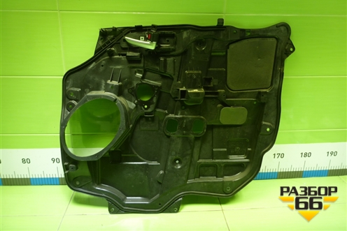 Панель внутренняя двери передней правой (С235897X) для Mazda Mazda 5 с 2005-2010г