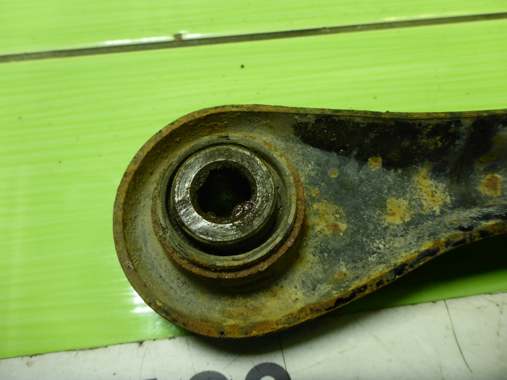 Тяга задняя нижняя