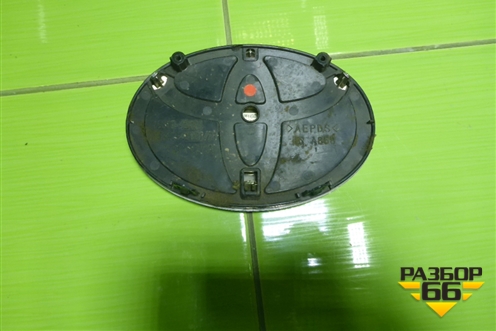 Эмблема передняя (7531242081) для Toyota Rav-4 с 2012-2019г