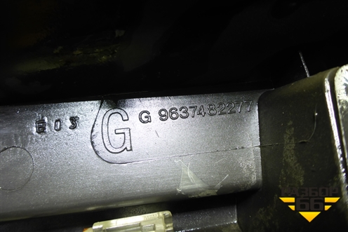 Держатель задней полки левый (9637482277) для Peugeot 307 с 2001-2007г