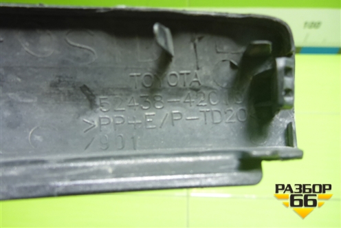 Заглушка в передний бампер (левая) (5243842010) для Toyota Rav-4 с 2018г