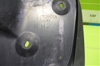 Брызговик передний правый (7662160160) для Toyota Land Cruiser (200) с 2008г