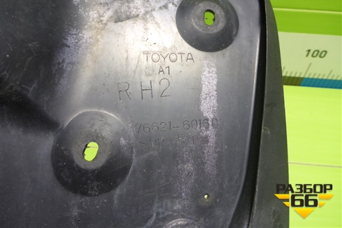 Брызговик передний правый (7662160160) для Toyota Land Cruiser (200) с 2008г