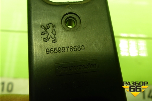 Кронштейн торпедо (9659978680) для Peugeot 408 с 2012г