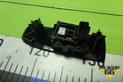 Кнопка стеклоподъёмника (задняя правая) (83071FL200) для Subaru XV с 2017г