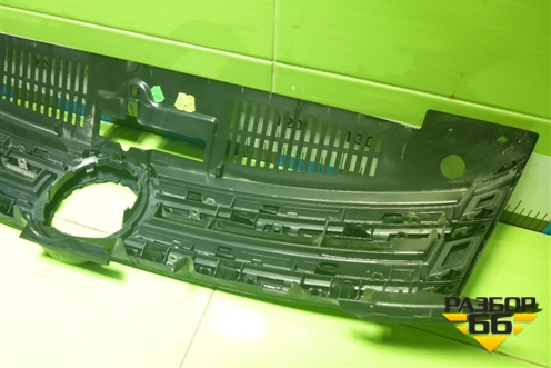 Решетка радиатора (5N0853653E) для Volkswagen Tiguan с 2011-2016г