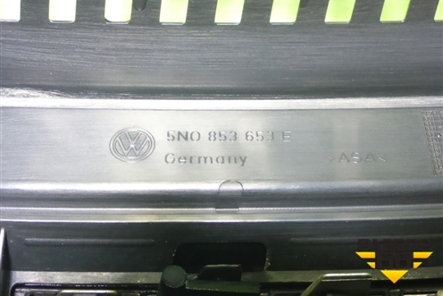 Решетка радиатора (5N0853653E) для Volkswagen Tiguan с 2011-2016г