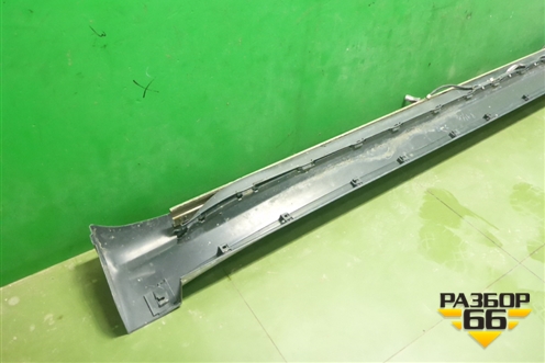 Накладка на порог наружная левая на подножку (в сборе) (5177460160) для Toyota Land Cruiser (200) с 2008г