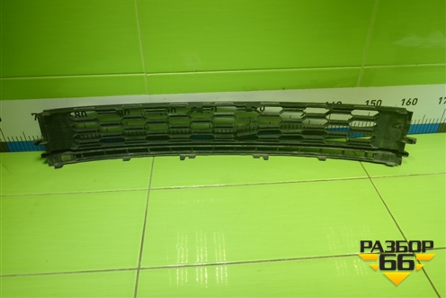Решетка в передний бампер центральная (5JA853677C) для Skoda Rapid с 2013г